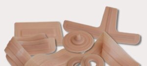 Vários moldes e formas de silicone em tom nude