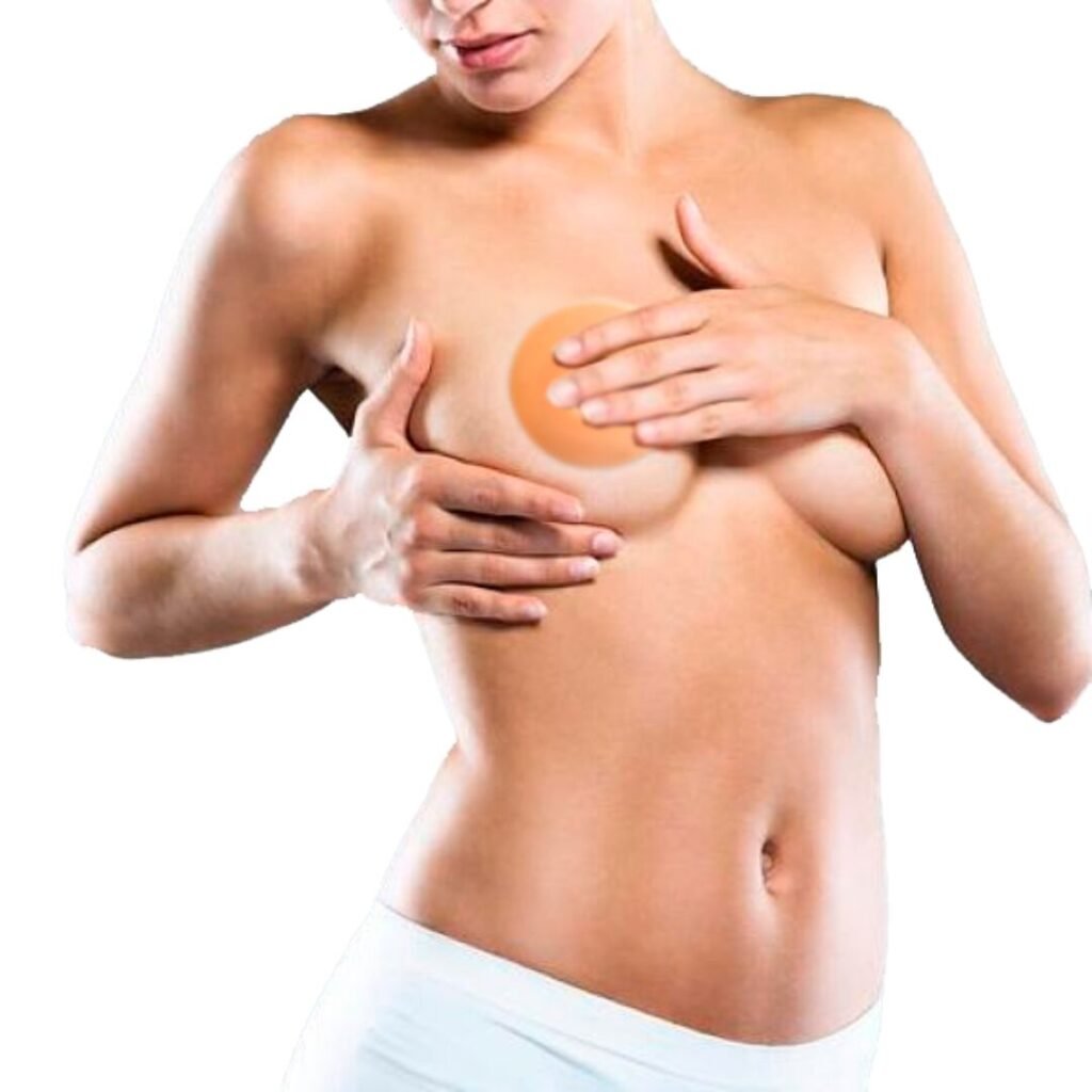 Mulher em pose tocando o peito com adesivo