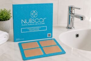 Placa adesiva de silicone Nullscar em banheiro